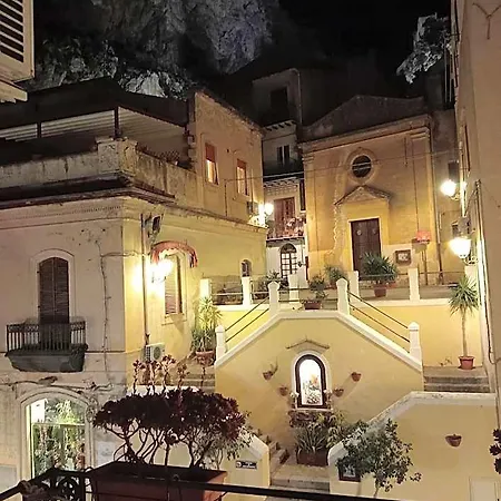 La * Cefalù